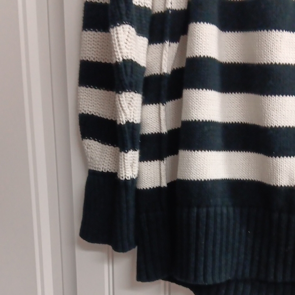 Sweater - Picture 3 of 7